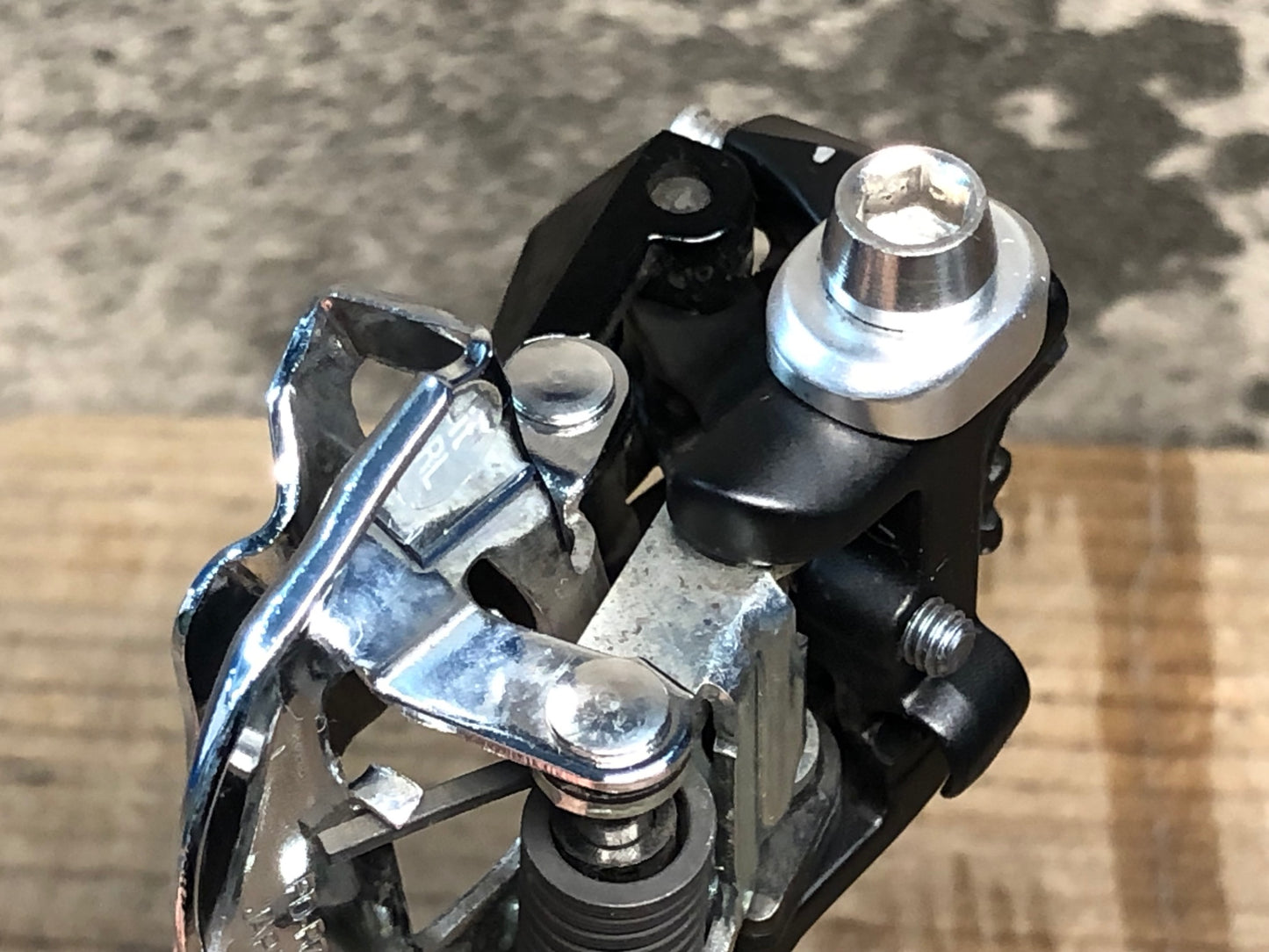 IY914 シマノ SHIMANO 105 FD-R7000 フロントディレイラー 直付