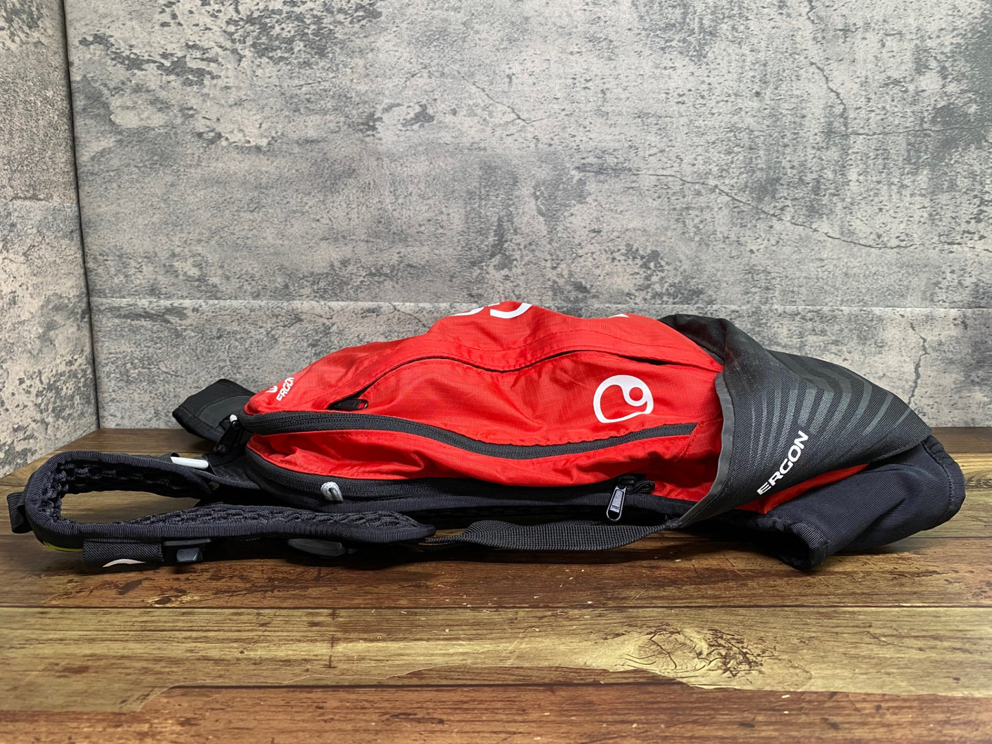 JA797 エルゴン ERGON BX2 バックパック リュックサック 赤 10+1.5L