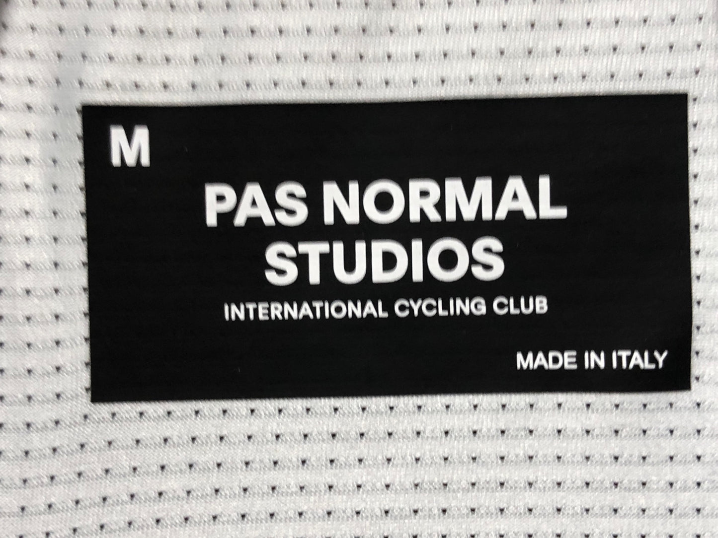 IT038 パスノーマルスタジオ PAS NORMAL STUDIOS Solitude 半袖 サイクルジャージ 薄水 赤 M