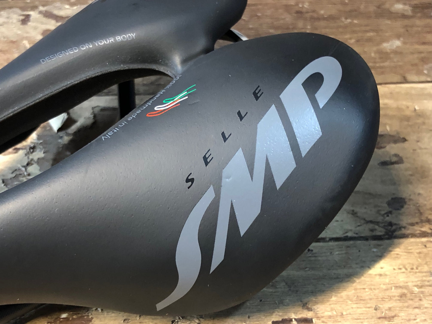HY190 SELLE SMP VT20C サドル 黒 144mm aisi 304 tube