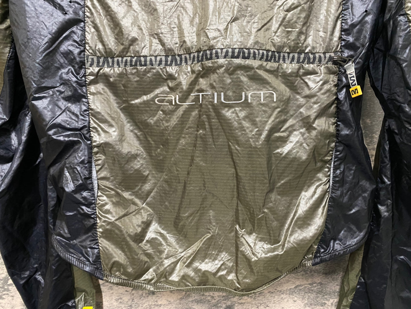 IY215 マヴィック MAVIC altium 長袖 ウインドブレイカー 濃緑 黒 L