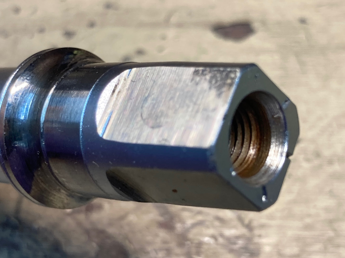 IJ102 シマノ SHIMANO デュラエース DURA-ACE BB-7400 ボトムブラケット スクエアテーパー JIS 未使用品