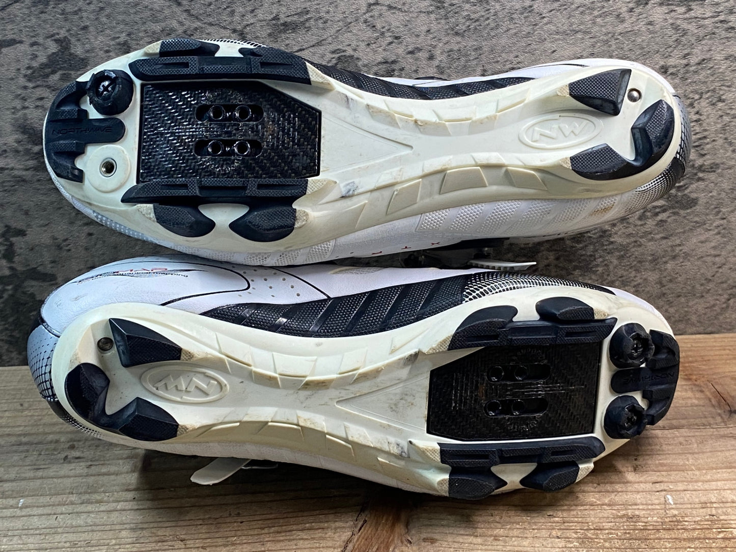 IX861 ノースウェーブ NORTHWAVE EXTREME Tech SBS ビンディングシューズ 2穴 白 EU40