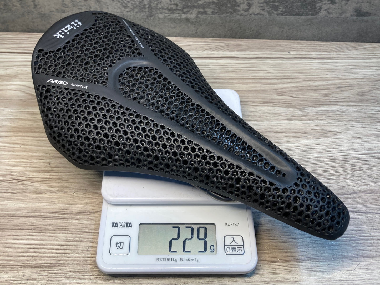 IX025 フィジーク Fizik Vento ARGO Adaptive R3 3D サドル 140mm