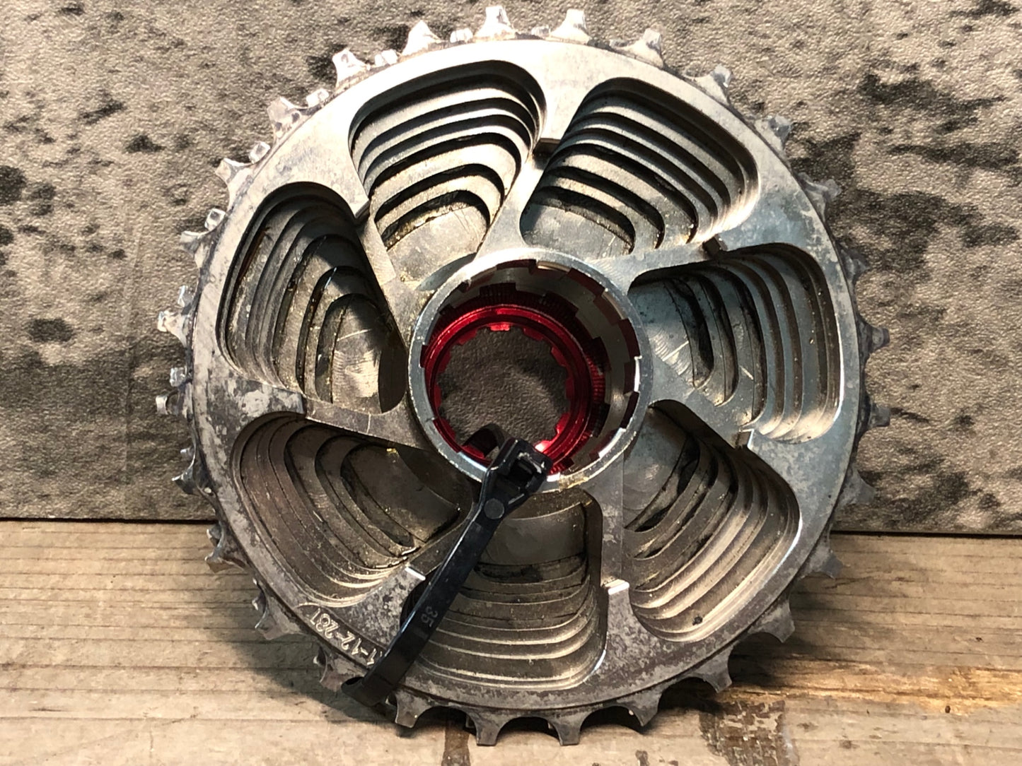 IV136 TNi アルミ スプロケット 12-28T シマノ11S