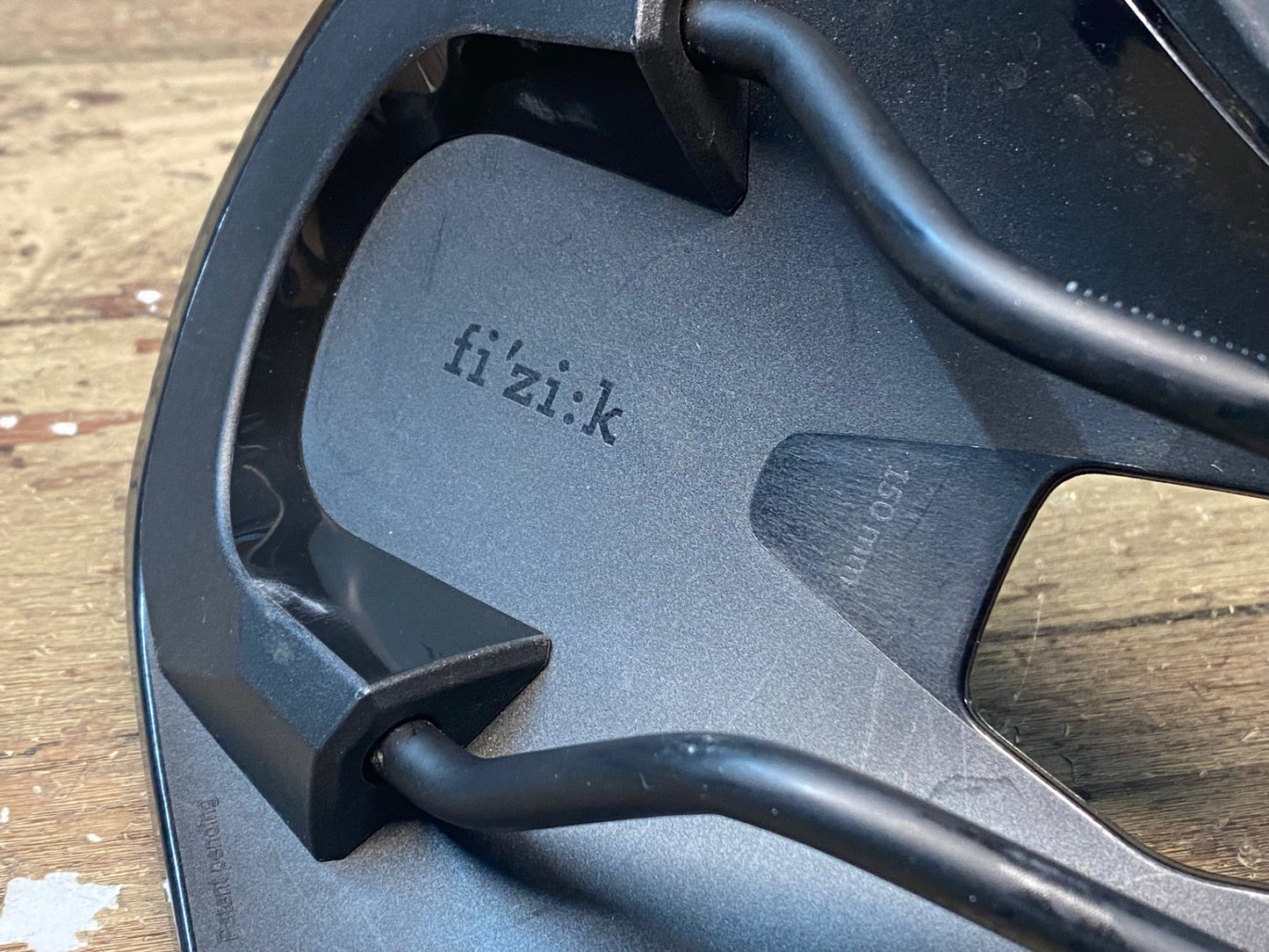 IH545 フィジーク fizik ARGO VENTO R5 サドル ※クランプ跡あり