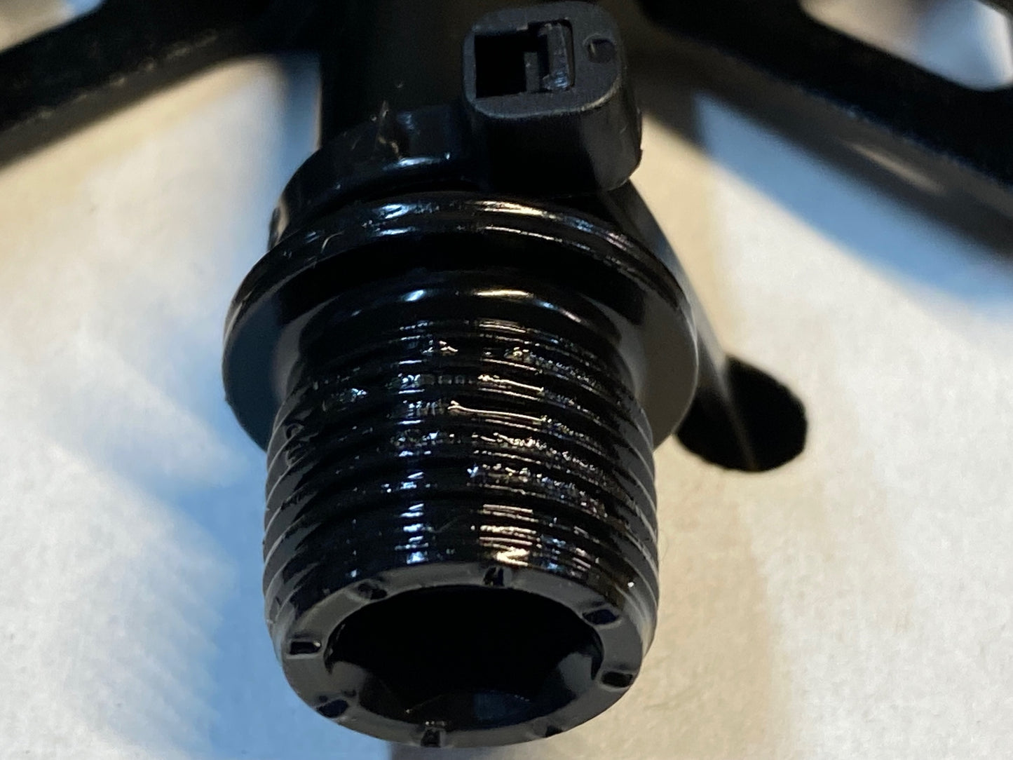 IV841 ジャイアント GIANT ULTRA LIGHT PEDAL フラットペダル 黒