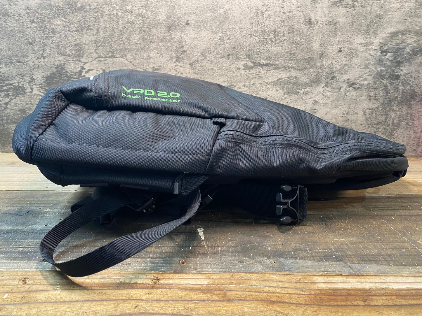 IN220 ポック POC VPD 2.0 Spine Pack 16L プロテクター 黒