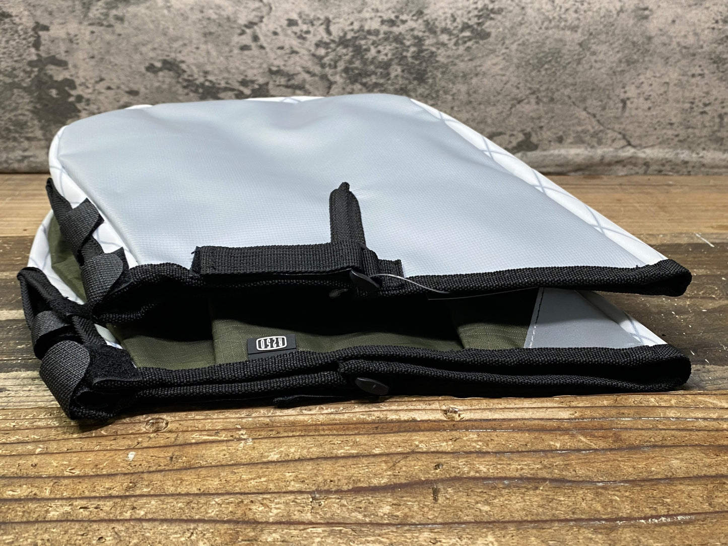 IS909 R250 ハンドルカバー 緑 白  防寒