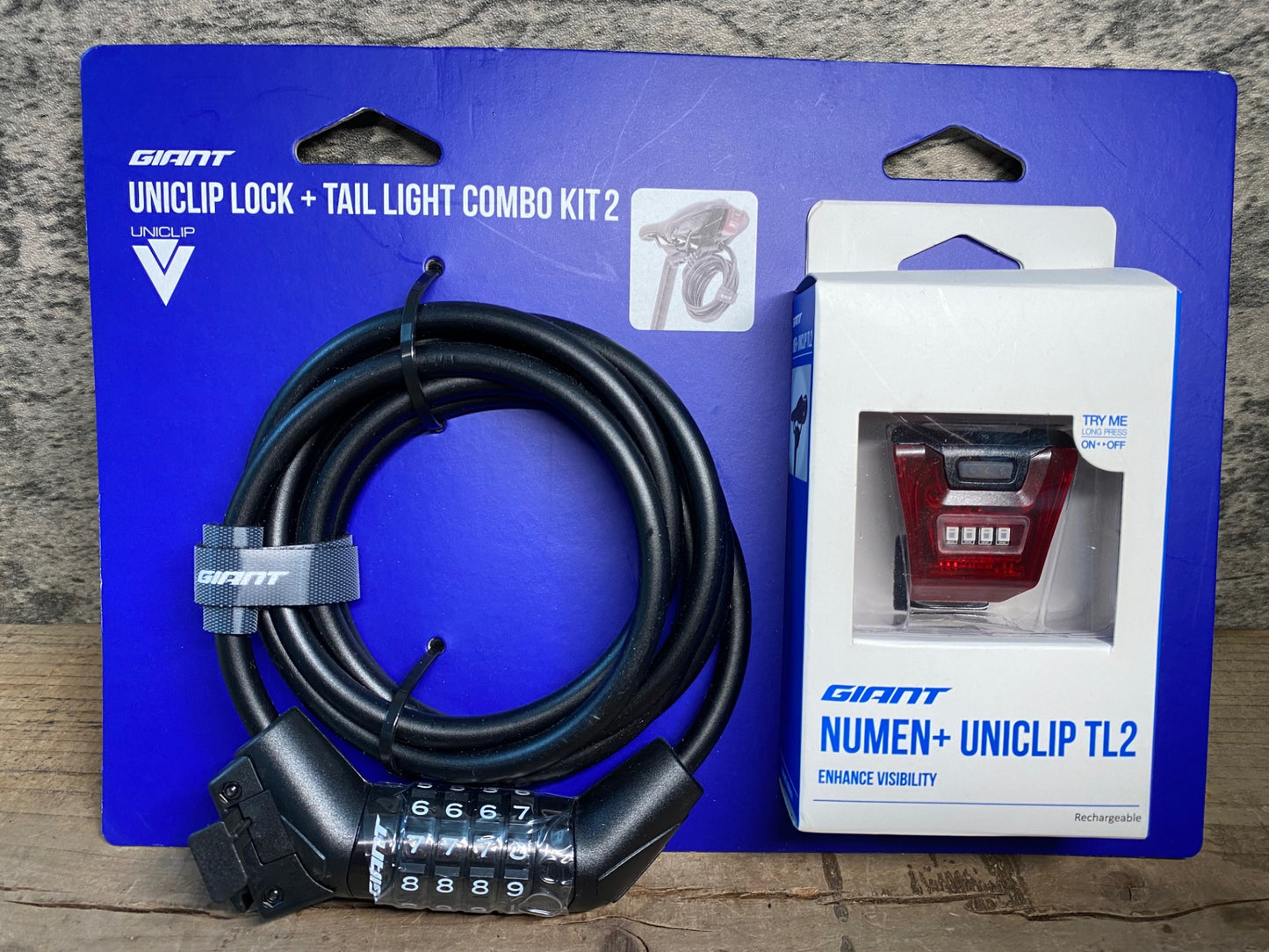 IV901 ジャイアント GIANT UNICLIP LOCK + TAIL LIGHT COMBO KIT2