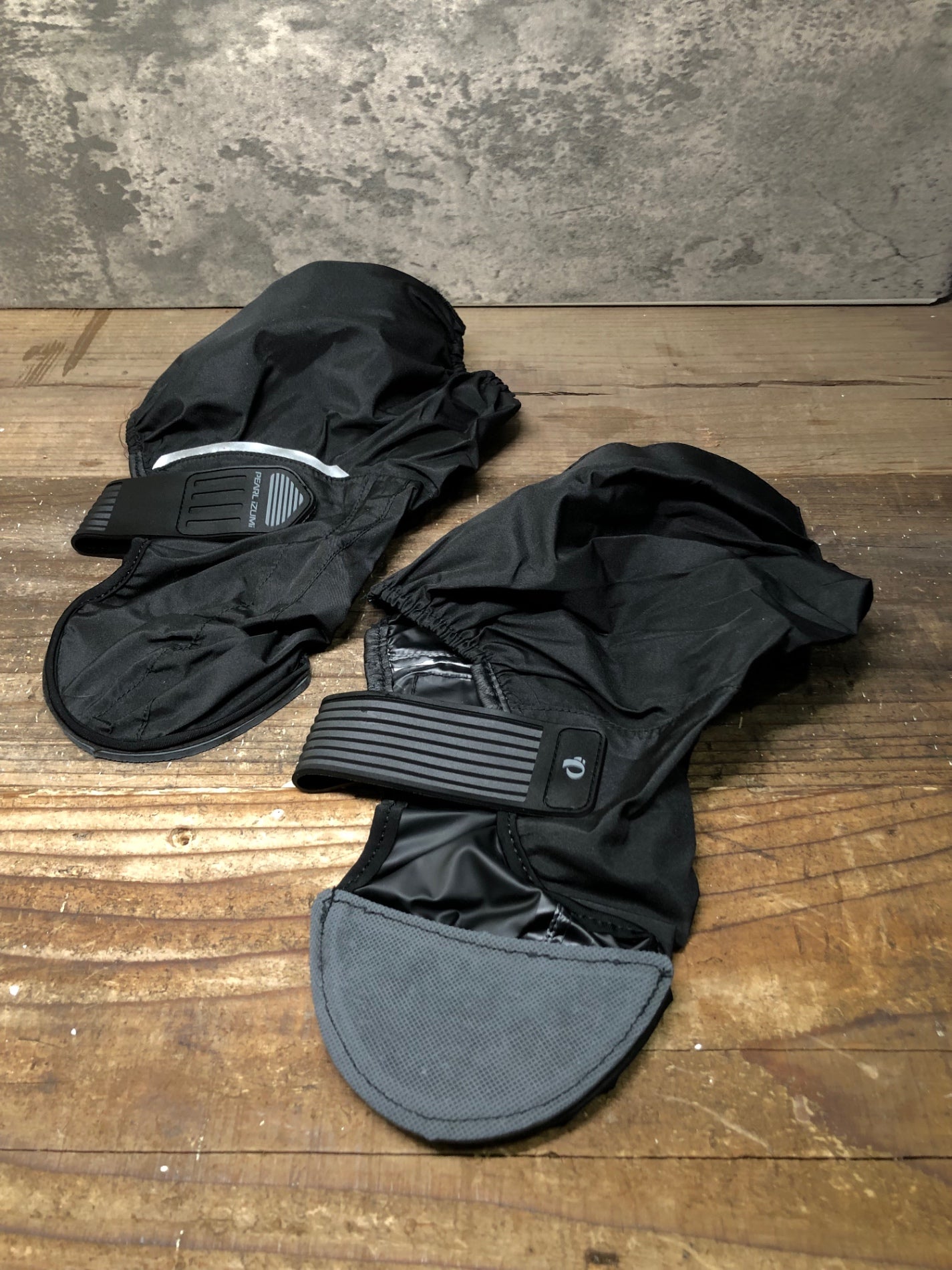 IN099 未使用 パールイズミ PEARL iZUMi レイン シューズカバー L 黒