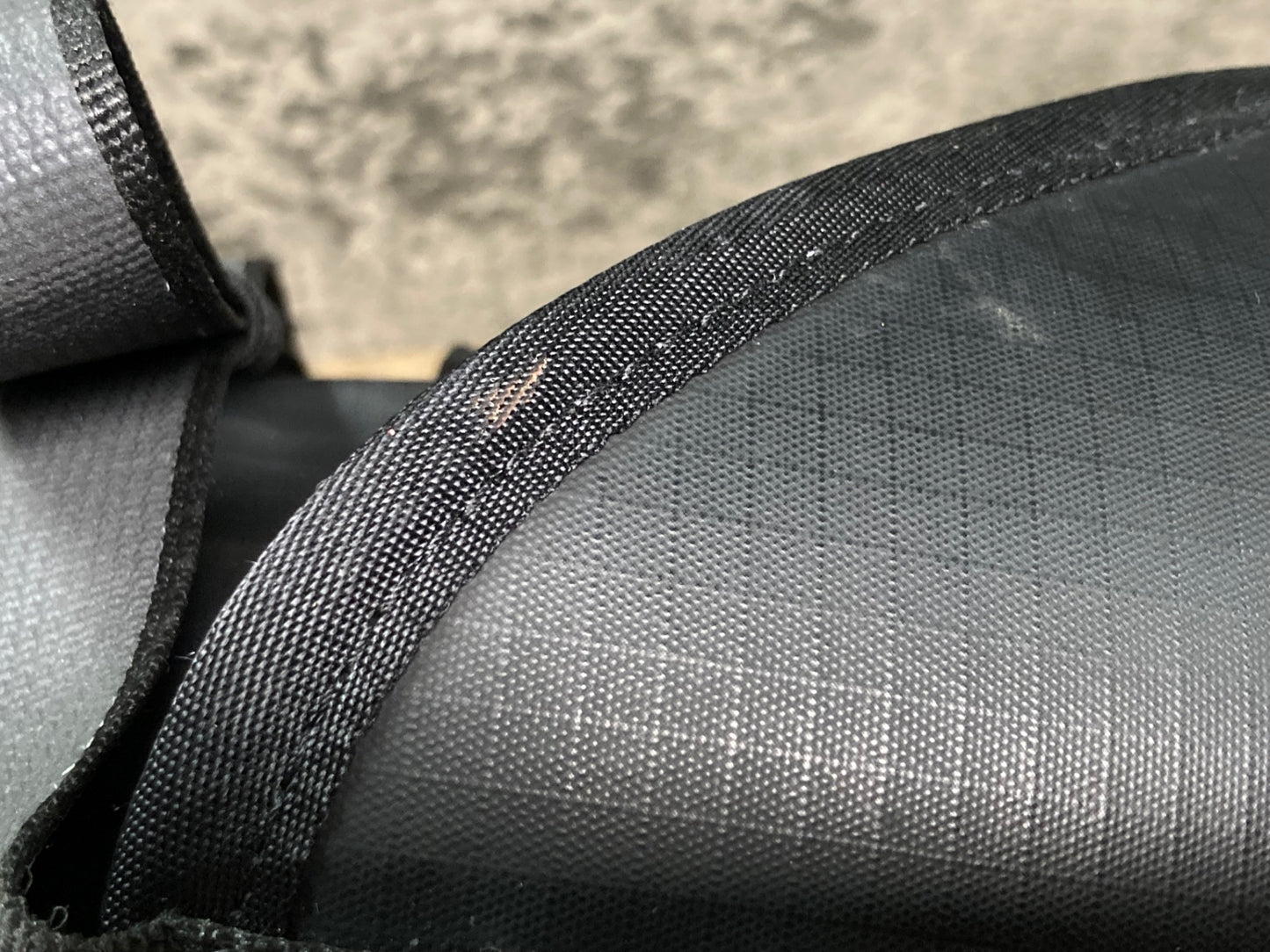 IO192 ラファ Rapha EXPLORE WATERPROOF REAR PACK サドルバッグ 黒 スレ