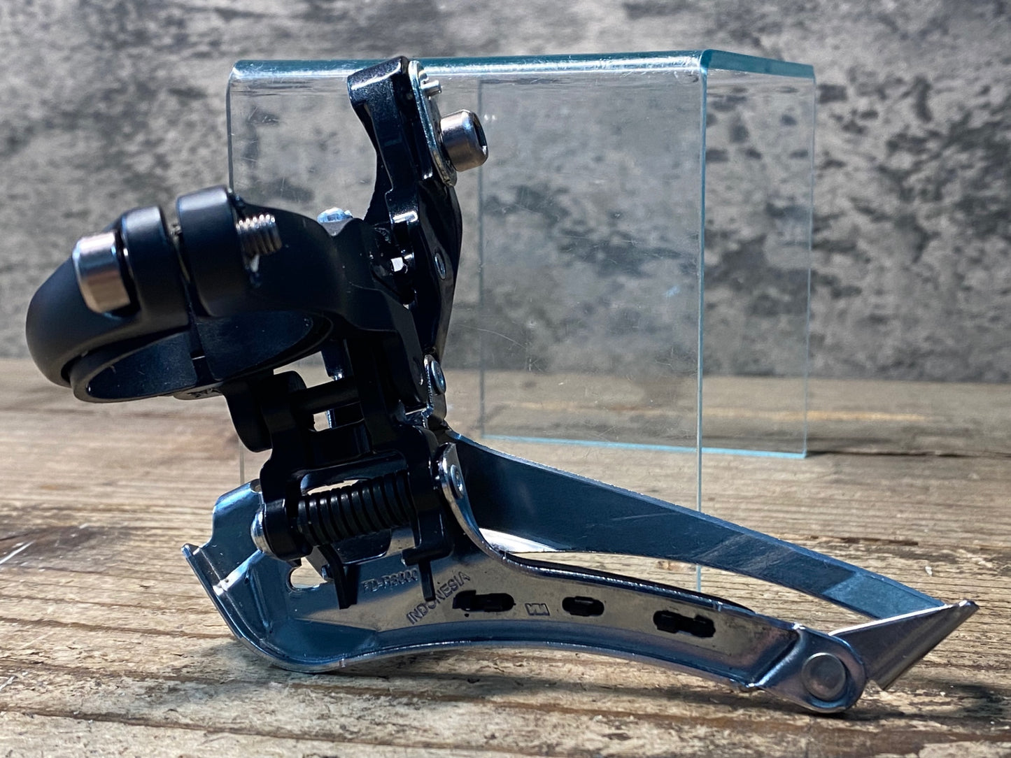 JD597 シマノ SHIMANO ソラ SORA FD-R3000 フロントディレイラー バンド式 Φ31.8