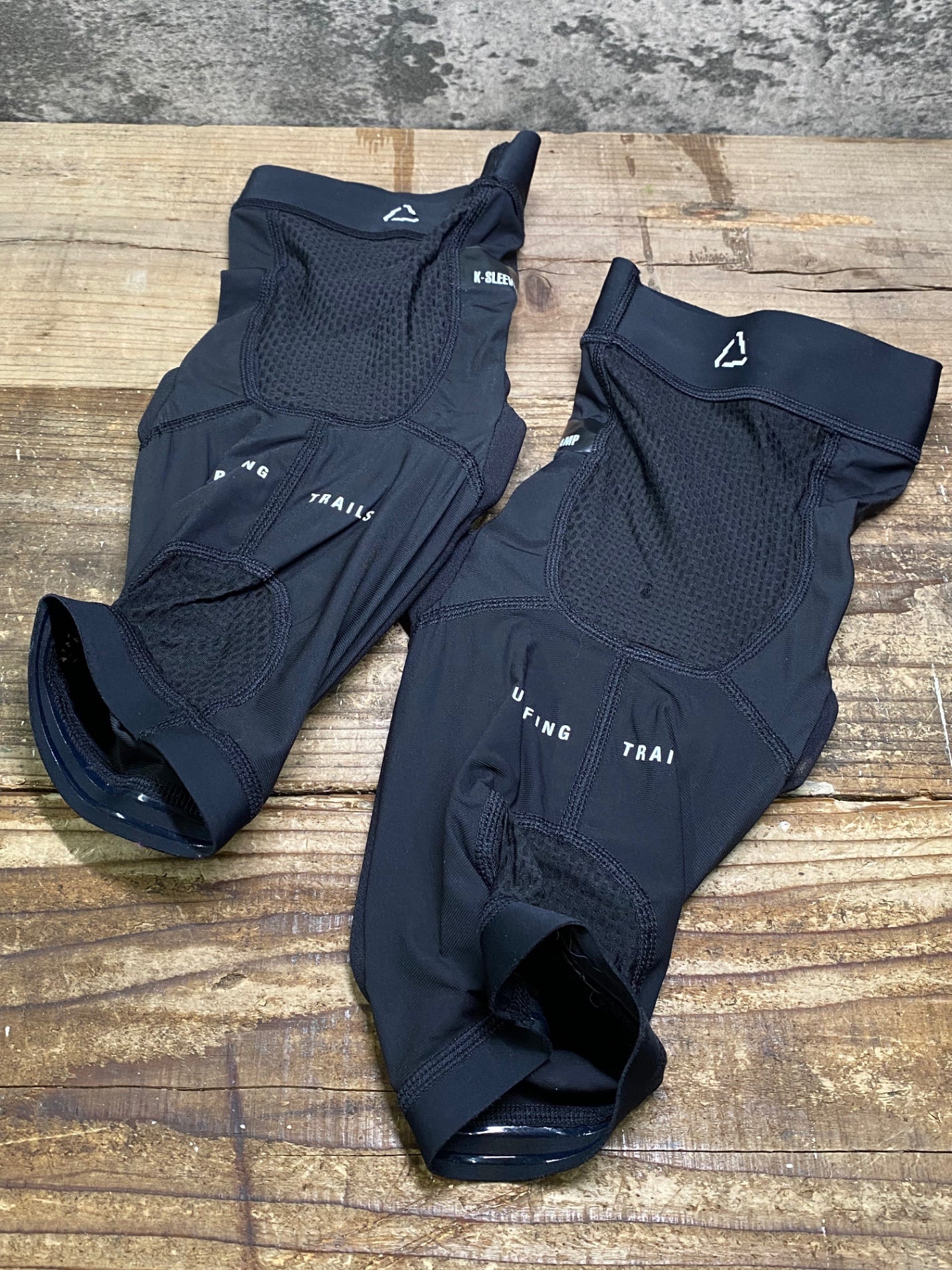 IW498 アイオン ION K-SLEEVE AMP ニーガード 黒 M