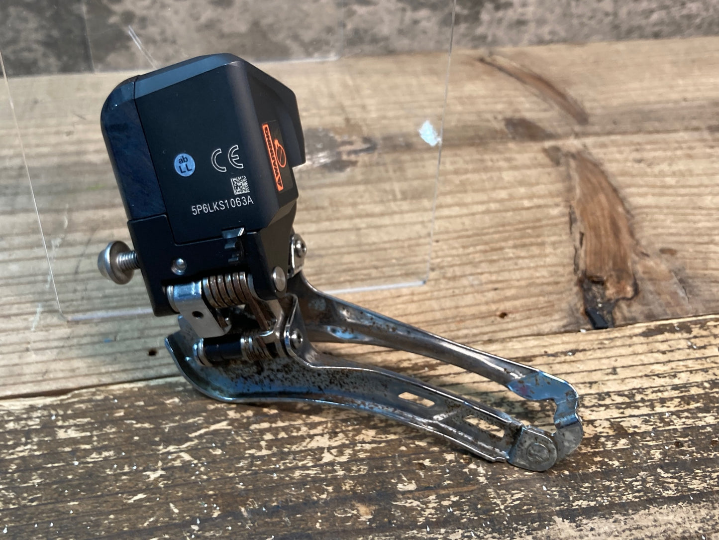 IU931 シマノ SHIMANO アルテグラ ULTEGRA FD-6870 フロントディレイラー 2S 直付け 電動 Di2 錆大