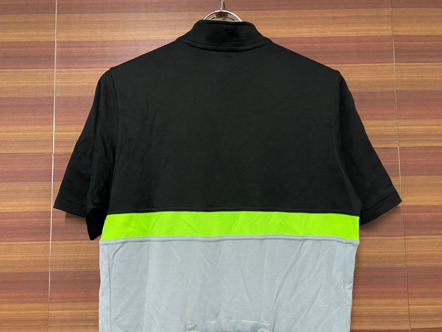 IN613 ラファ Rapha CLUB JERSEY 半袖 サイクルジャージ グレー 黒 黄緑 L ※ほつれ