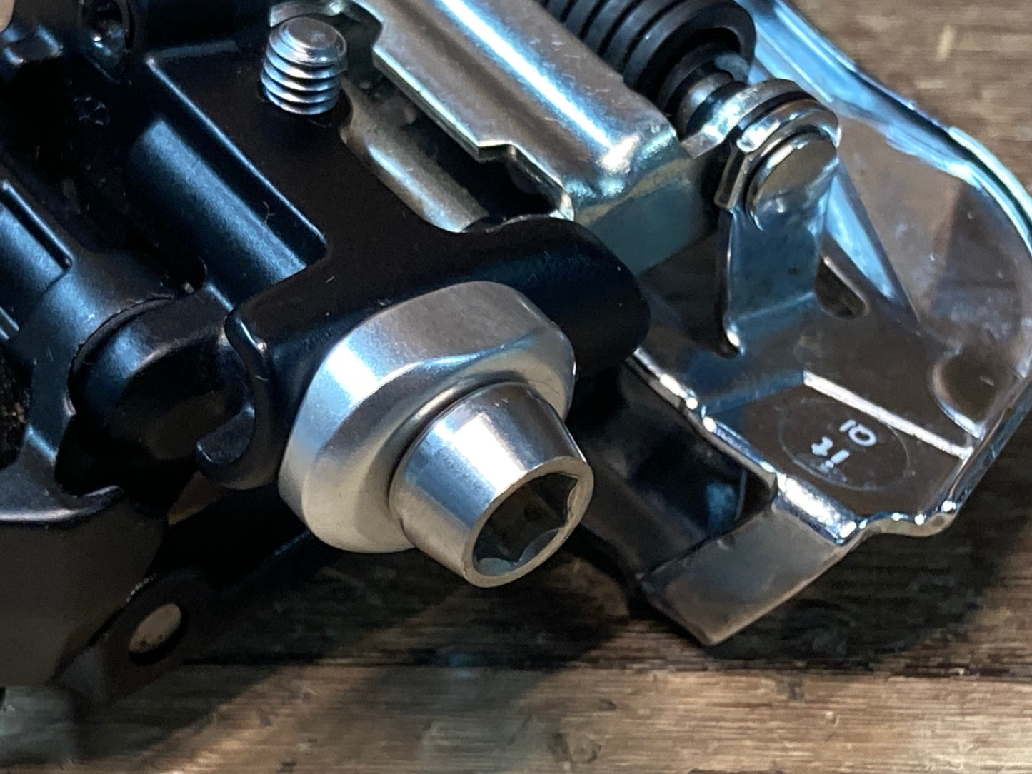 IF382 シマノ SHIMANO 105 FD-R7000 フロントディレイラー 2S 直付け 黒 クランプボルト欠品