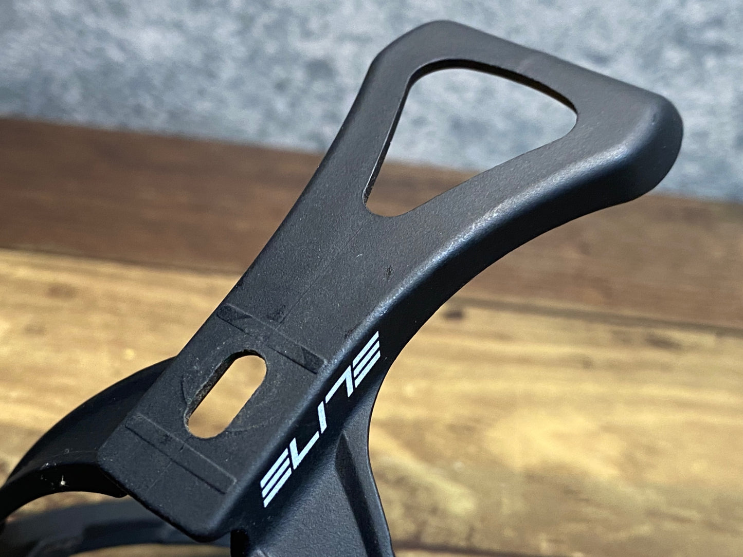 JA673 エリート ELITE LEGGERO CARBON ボトルケージ