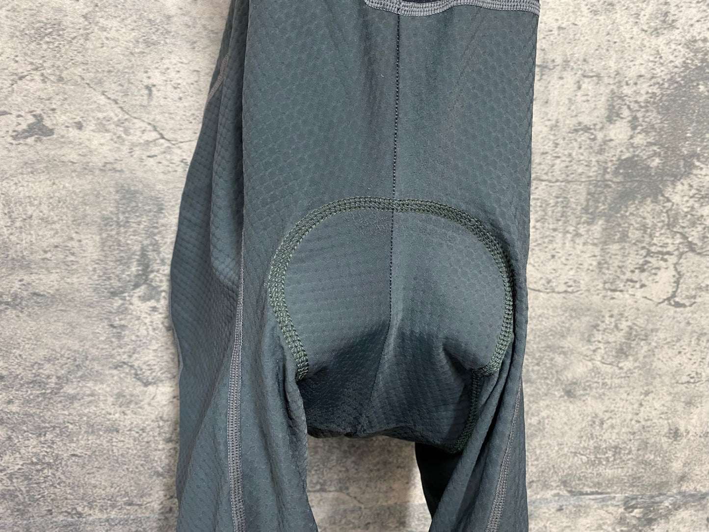 JA893 パスノーマルスタジオ PAS NORMAL STUDIOS ビブショーツ モスグリーン L ※ほつれあり