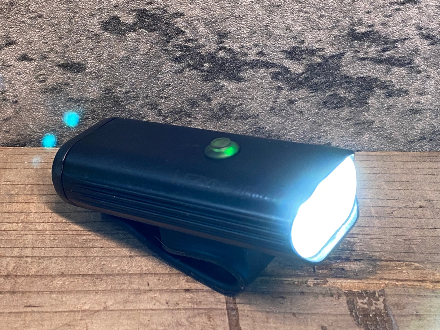 IY053 レザイン LEZYNE ライトドライブ LITE DRIVE 1000XL フロントライト 点灯確認済