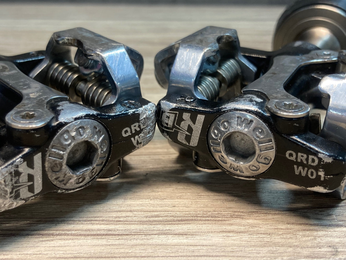 IX204 ウェルゴ WELLGO QRD W01 ビンディングペダル ※ガリ傷、汚れ