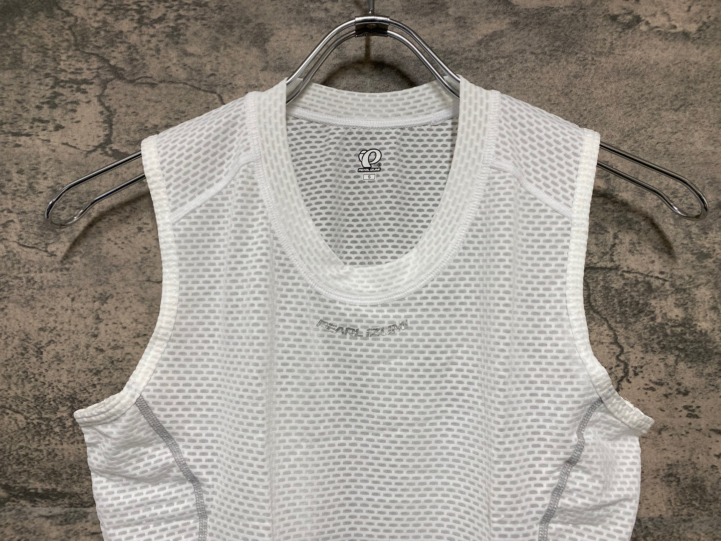 IV918 パールイズミ PEARL iZUMi ノースリーブ ベースレイヤー 白 S メッシュ