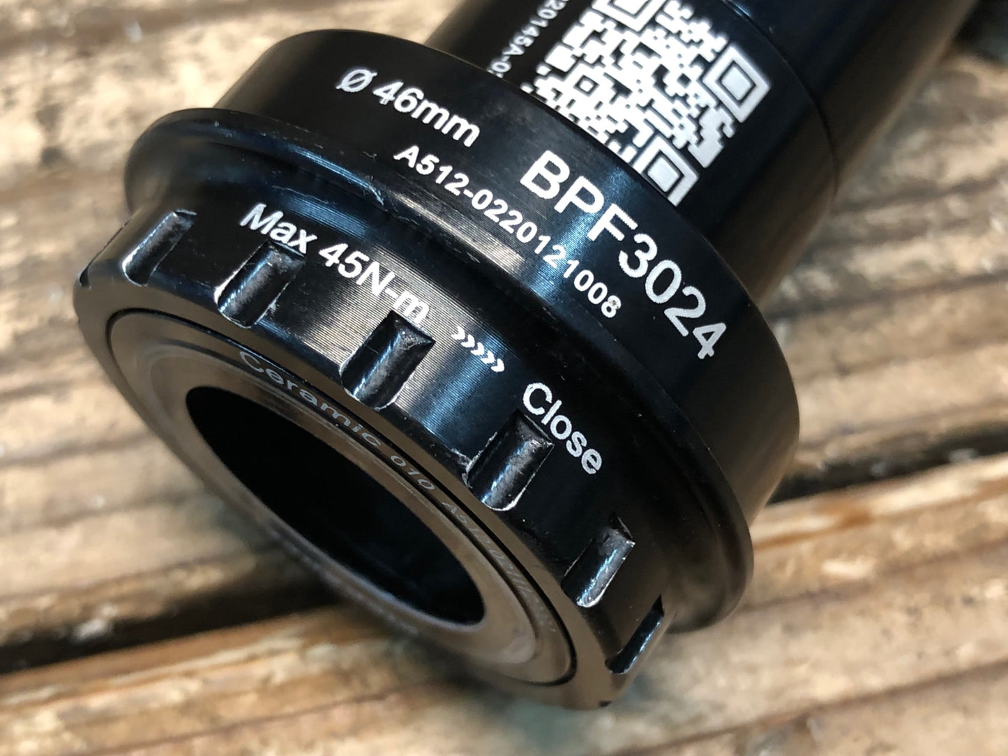 IR680 ウィッシュボーン WISHBONE BPF3024 ボトムブラケット BB 黒 Φ46 PF30 スピンドル径Φ24