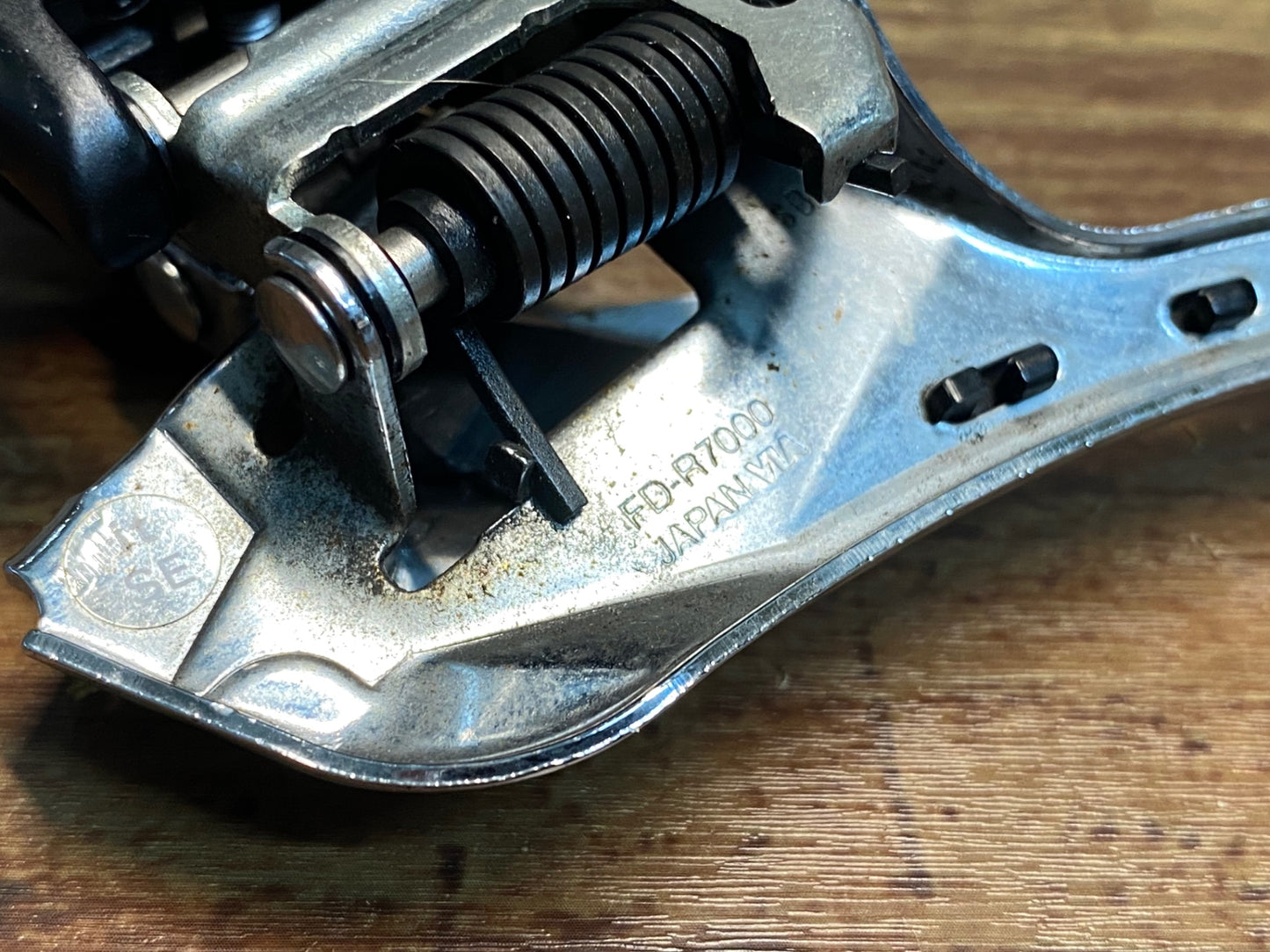 JB268 シマノ SHIMANO 105 FD-R7000 フロントディレイラー 直付