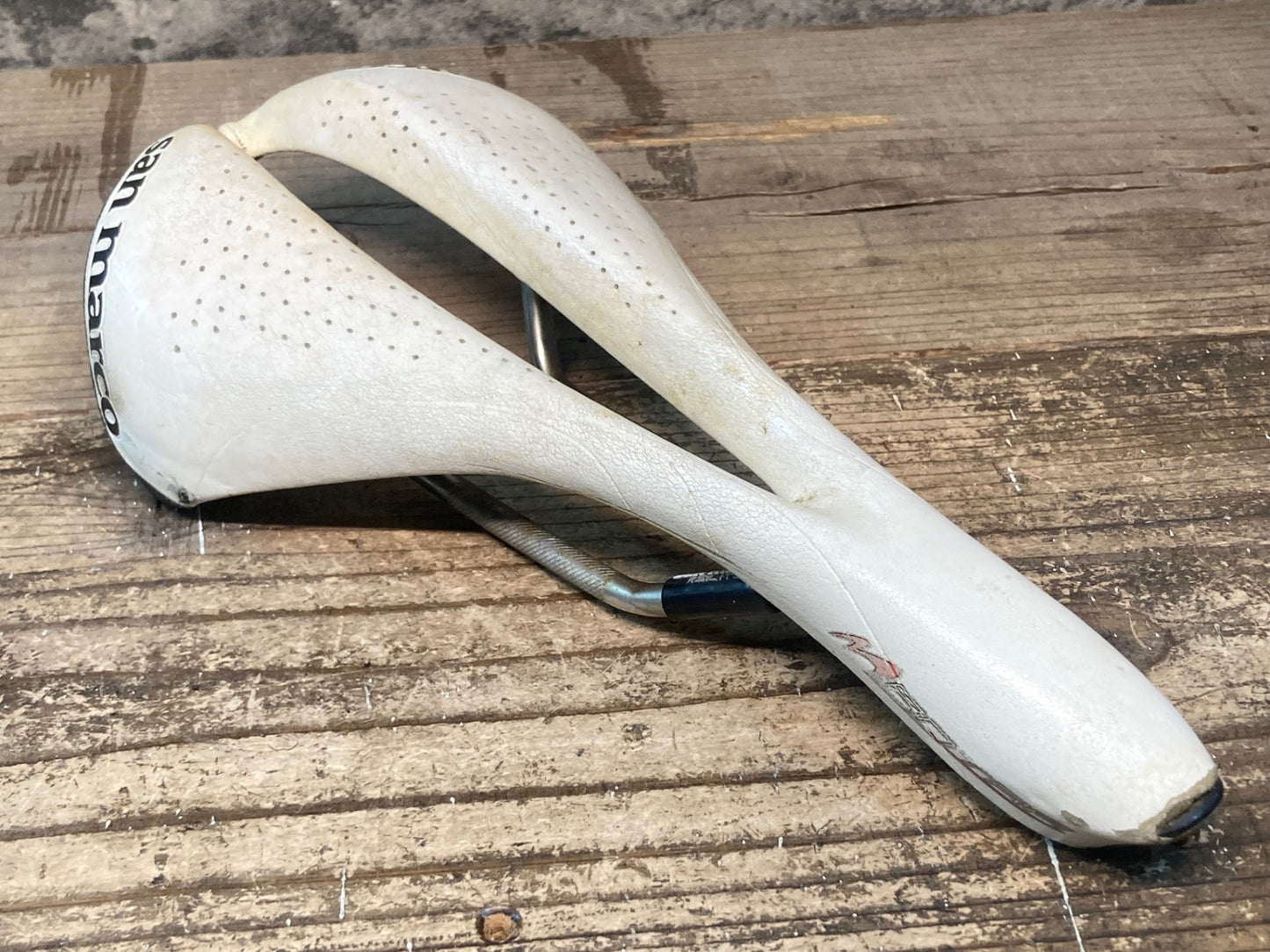 IX973 サンマルコ san marco マントラ MANTRA サドル XSILITEレール 白