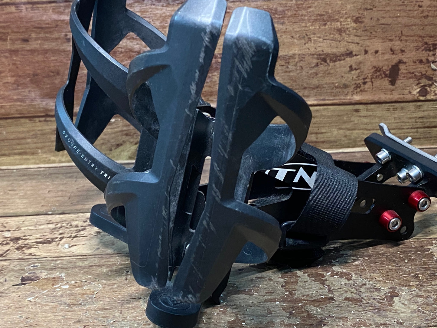 IM919 TNi トライマルチケージ ブラック ボトルケージ ドリンクホルダー