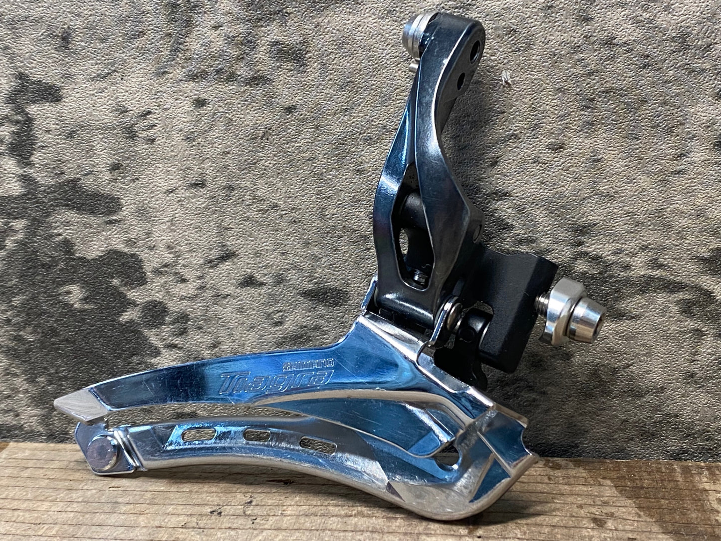 JD604 シマノ SHIMANO ティアグラ Tiagra FD-4700 フロントディレイラー 直付 ※プレート欠品