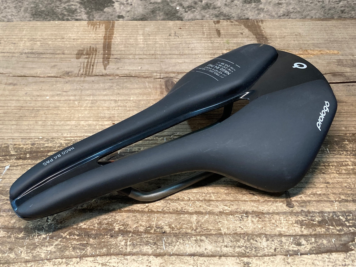 IY527 プロロゴ prologo NAGO R4 PAS サドル 黒 147mm TiroXレール