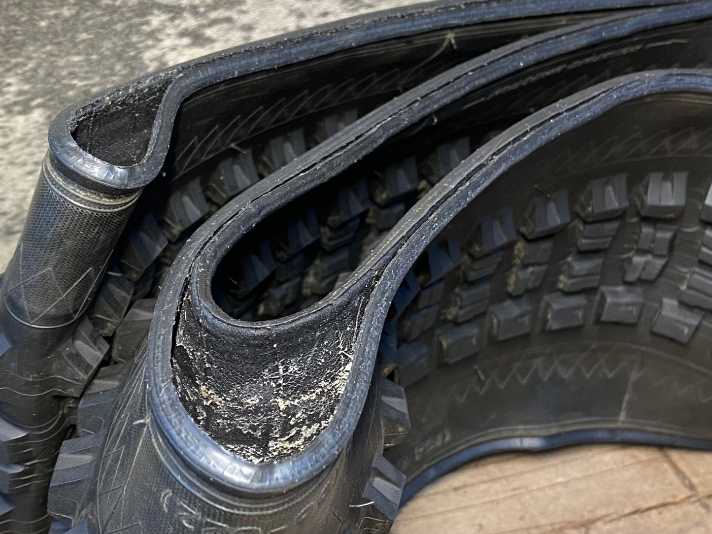 IZ346 IRC タンケン TANKEN 29x2.6HE チューブレスレディ クリンチャータイヤ