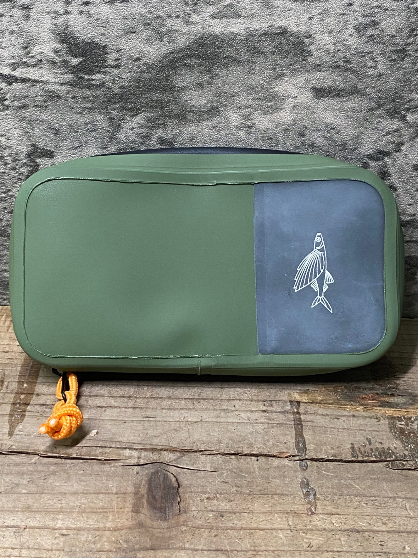 IY041 カフェドシクリステ CAFE DU CYCLISTE WALLET V2 ウォータープルーフ ポーチ カーキ