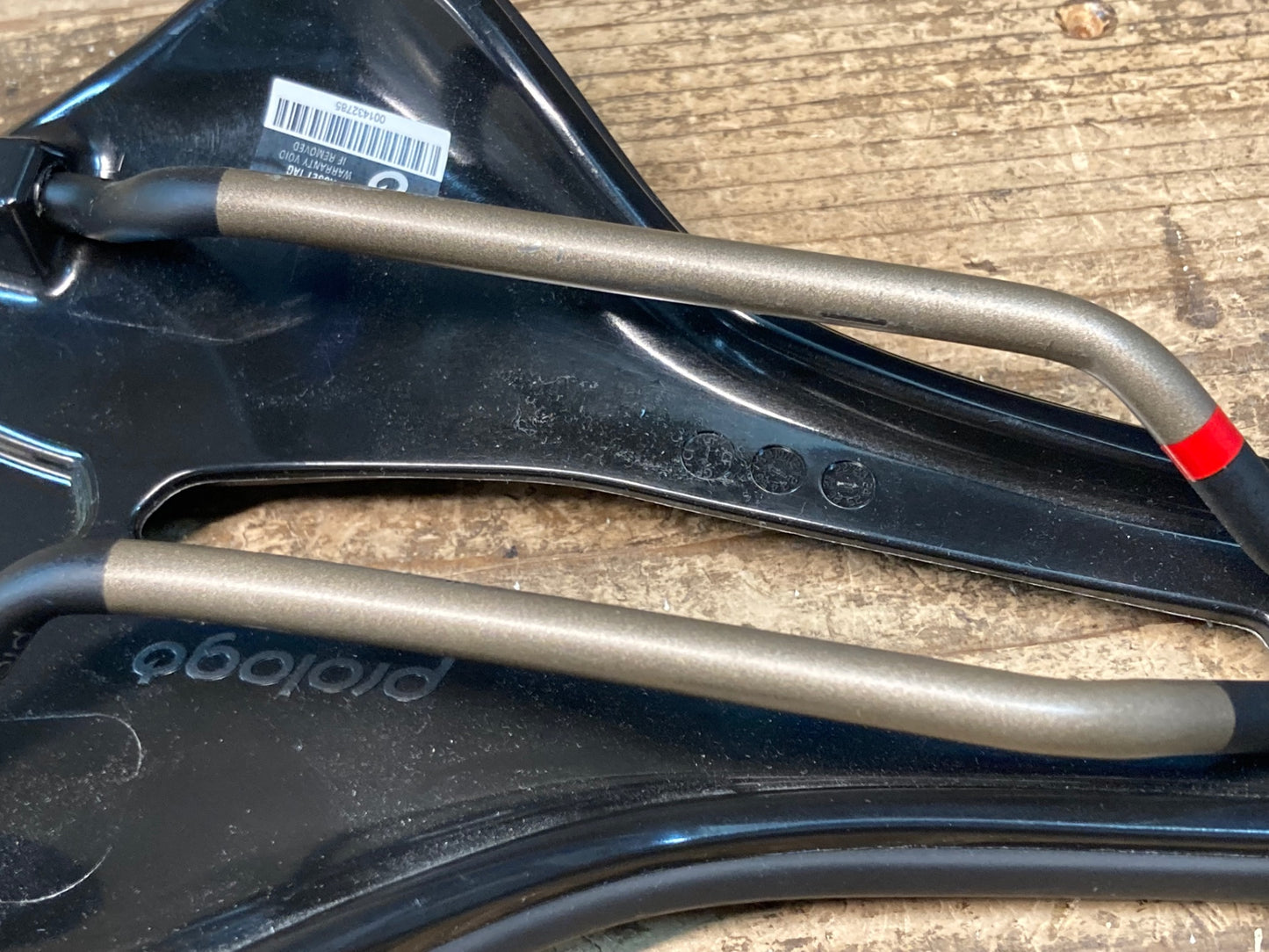 IY527 プロロゴ prologo NAGO R4 PAS サドル 黒 147mm TiroXレール