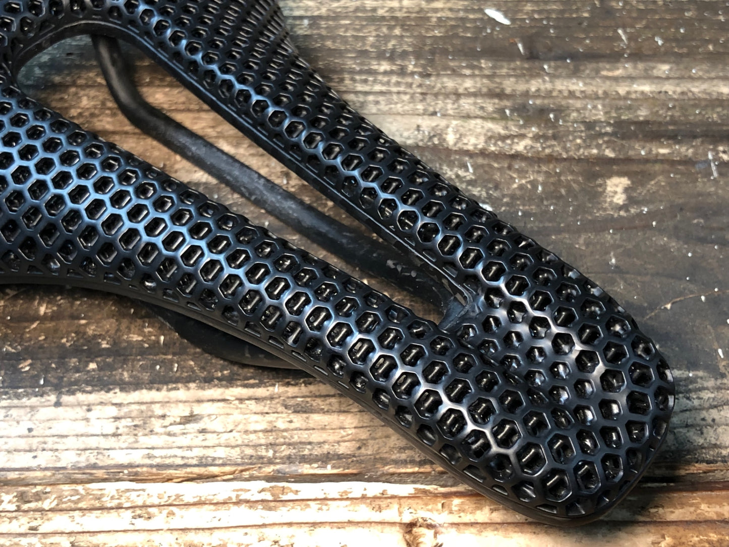 IT565 TNI 3Dprinting サドル 黒 カーボン