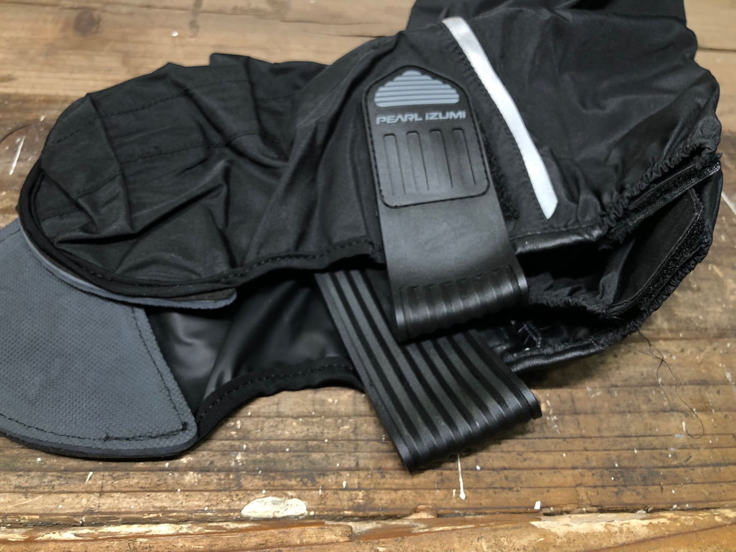 IN099 未使用 パールイズミ PEARL iZUMi レイン シューズカバー L 黒