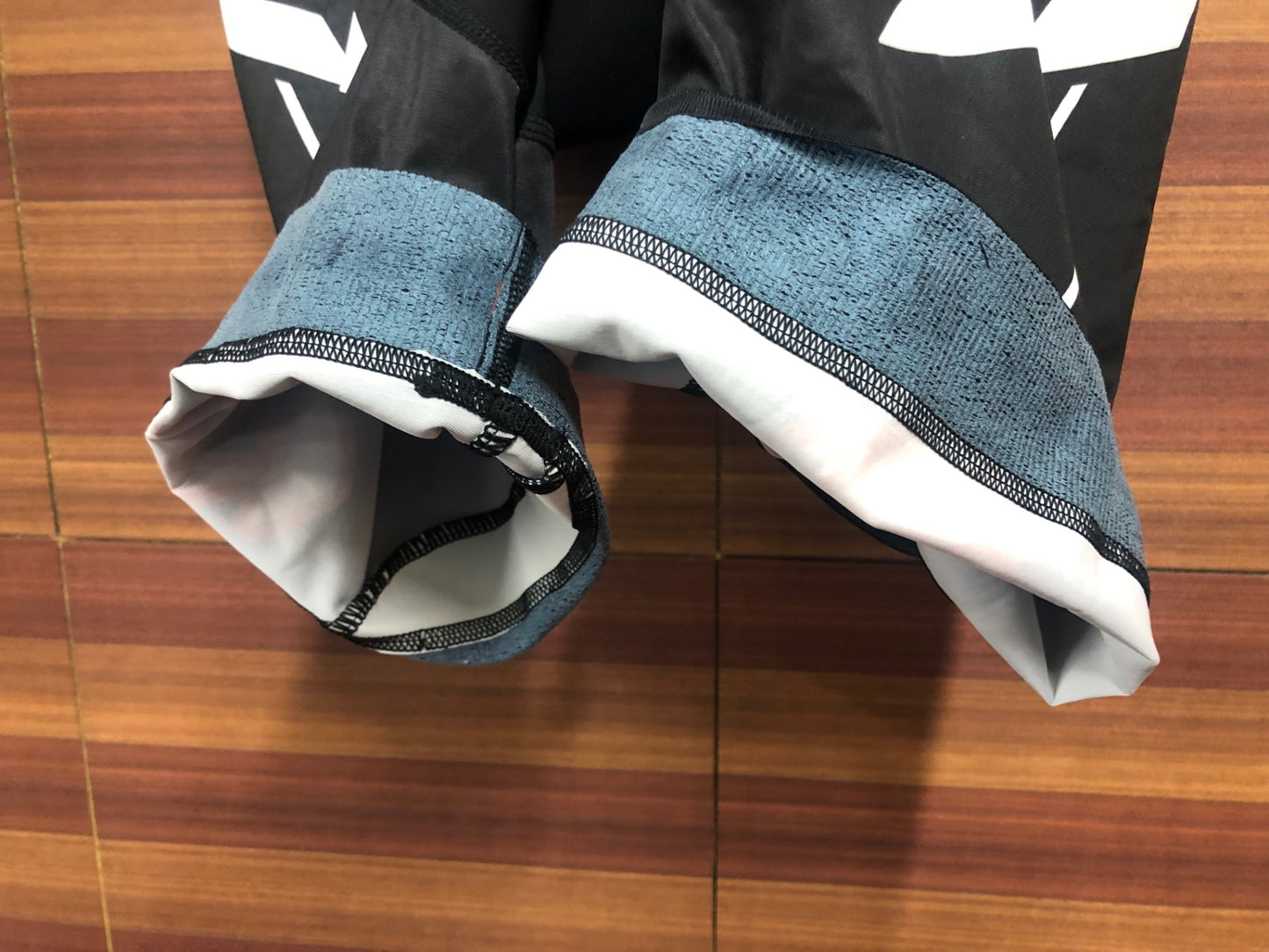 IN104 パールイズミ PEARL iZUMi レーサーパンツ XL 黒赤白