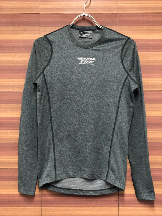 IO995 パスノーマルスタジオ PAS NORMAL STUDIOS ベースレイヤー S グレー