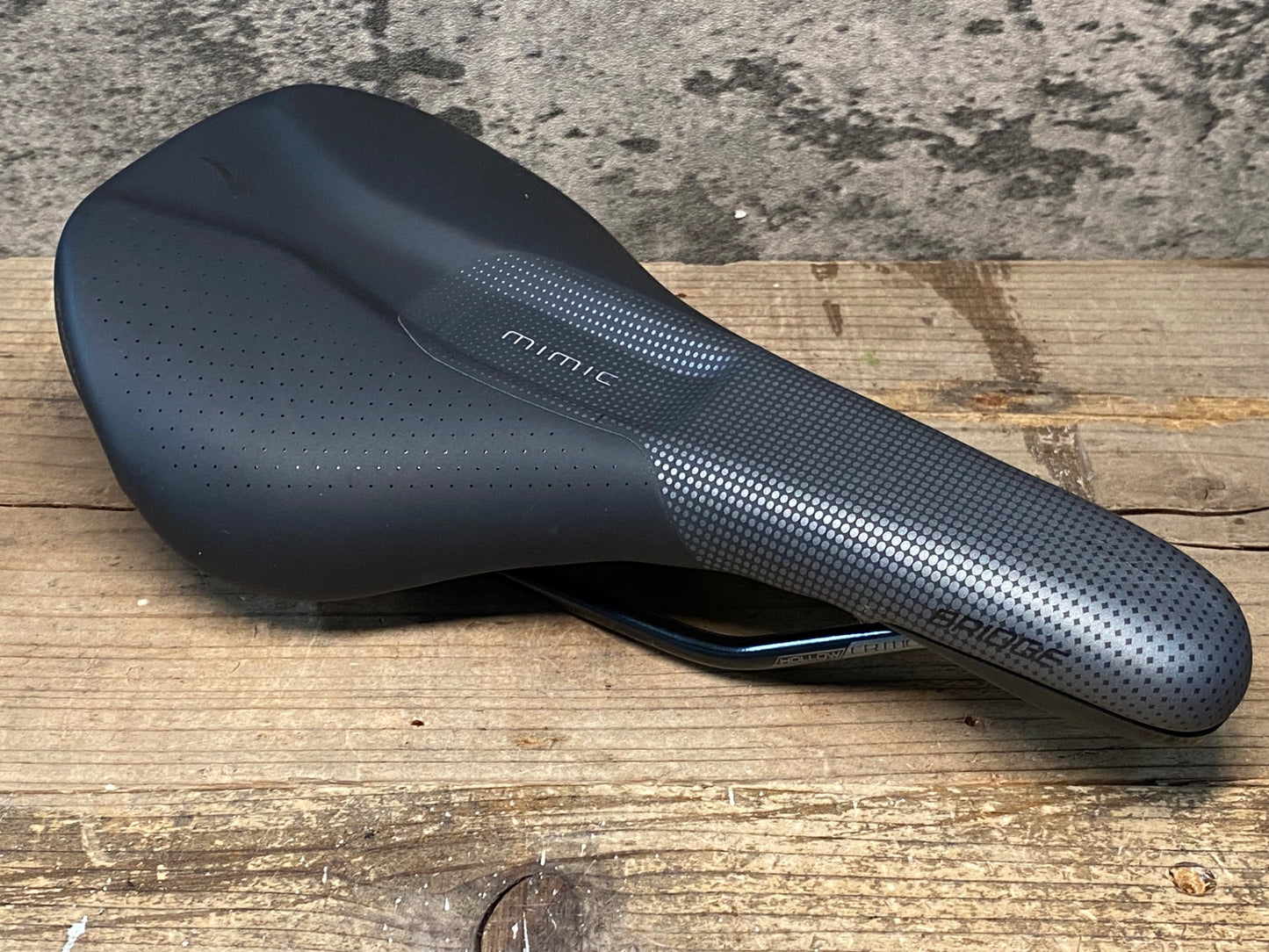 IY569 スペシャライズド SPECIALIZED BRIDGE COMP WITH MIMIC サドル 黒 143mm