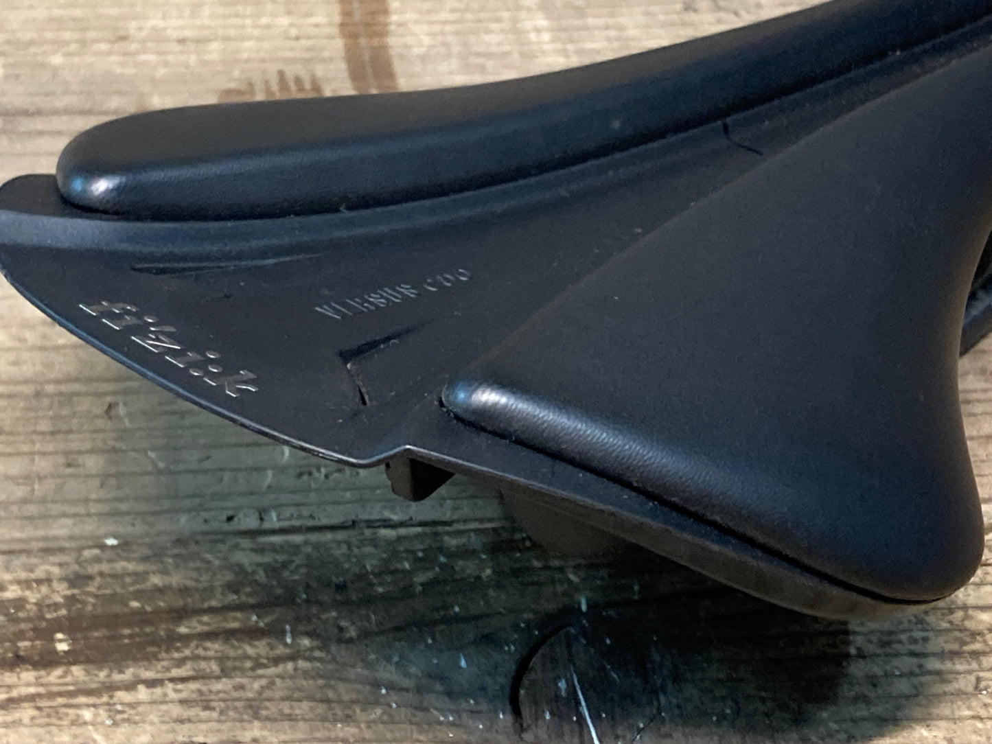 IY465 フィジーク fizik ANTARES VERSUS EVO R3 サドル 139mm kiumレール ※プレート欠品