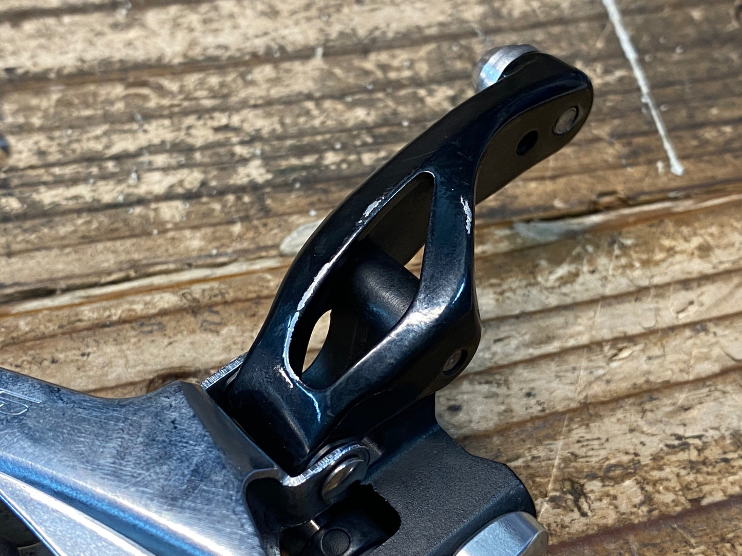 IV712 シマノ SHIMANO 105 FD-5800 フロントディレイラー 2S 直付け 黒