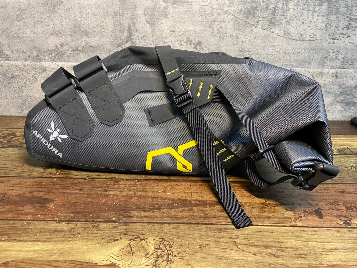 JC082 アピデュラ APIDURA アピデュラ エクスペディション サドルバッグ