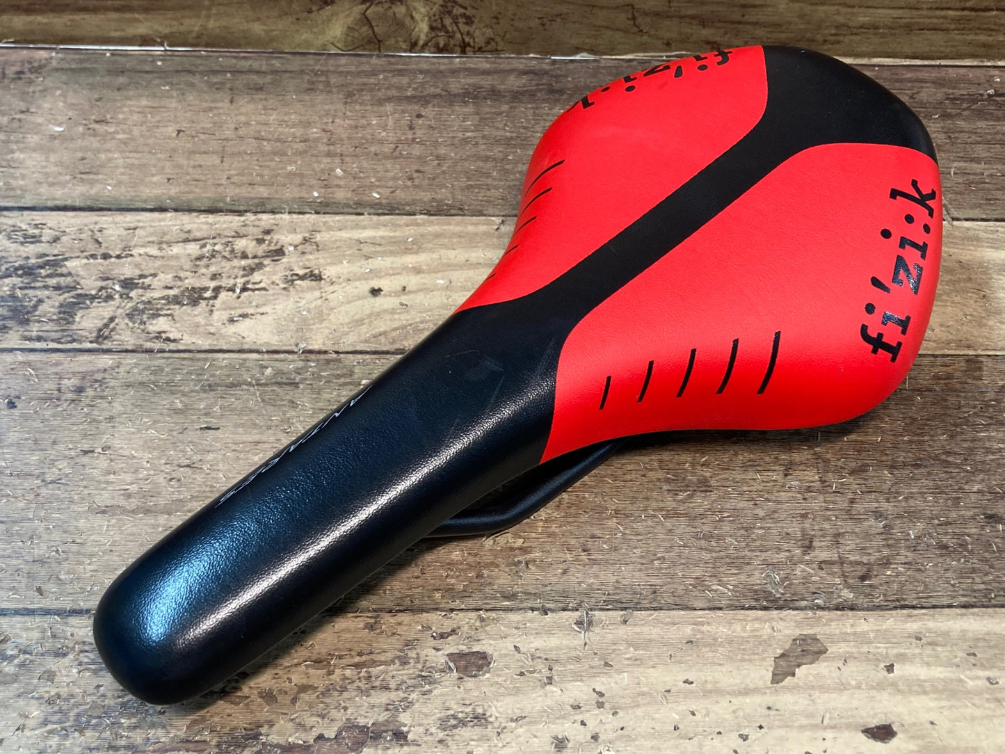 IL835 フィジーク fizik ANTARES R5 サドル 黒赤 S-ALLOYレール