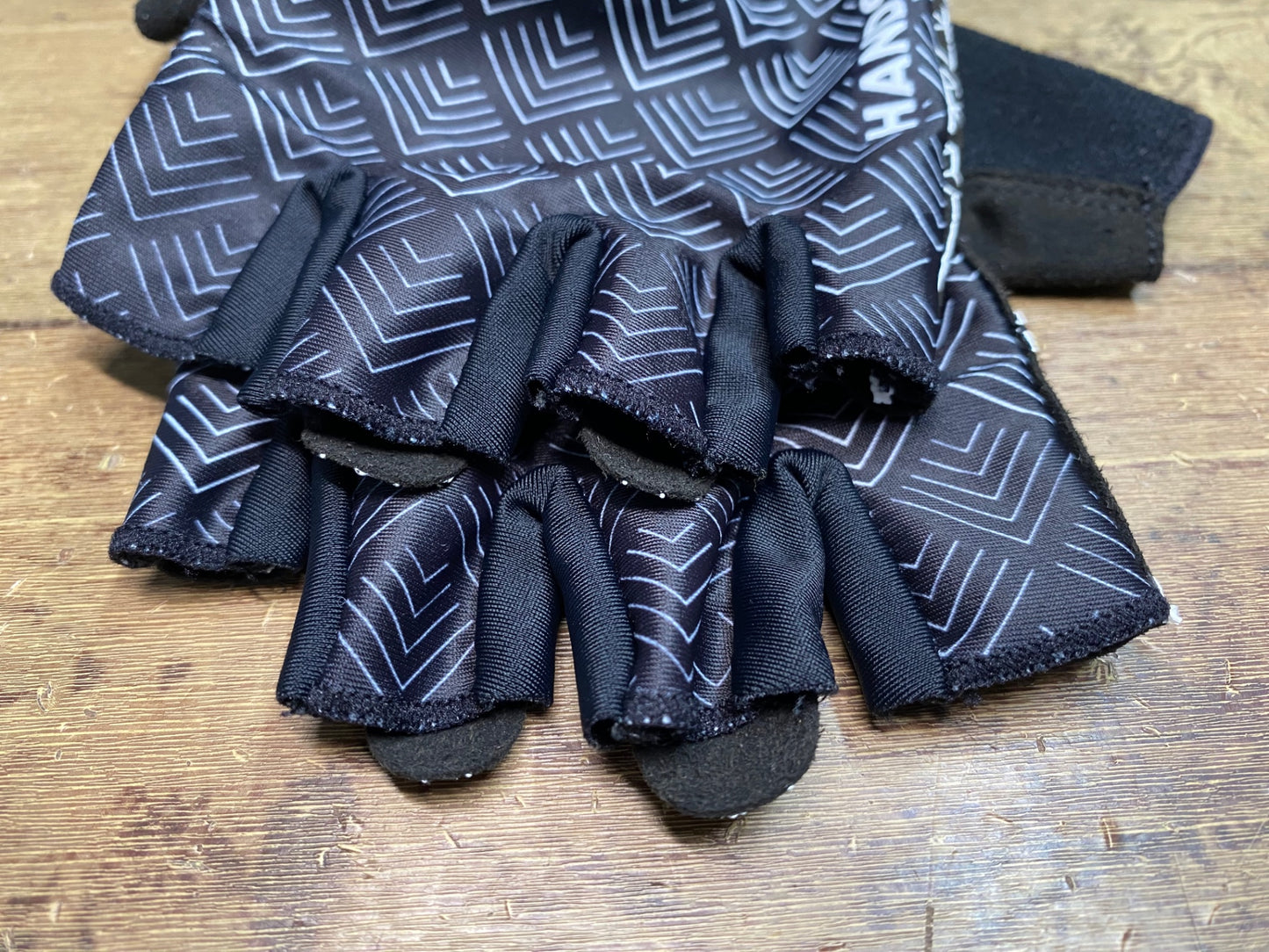 JB091 ハンドスケ HANDSKE 指切り グローブ 黒 L