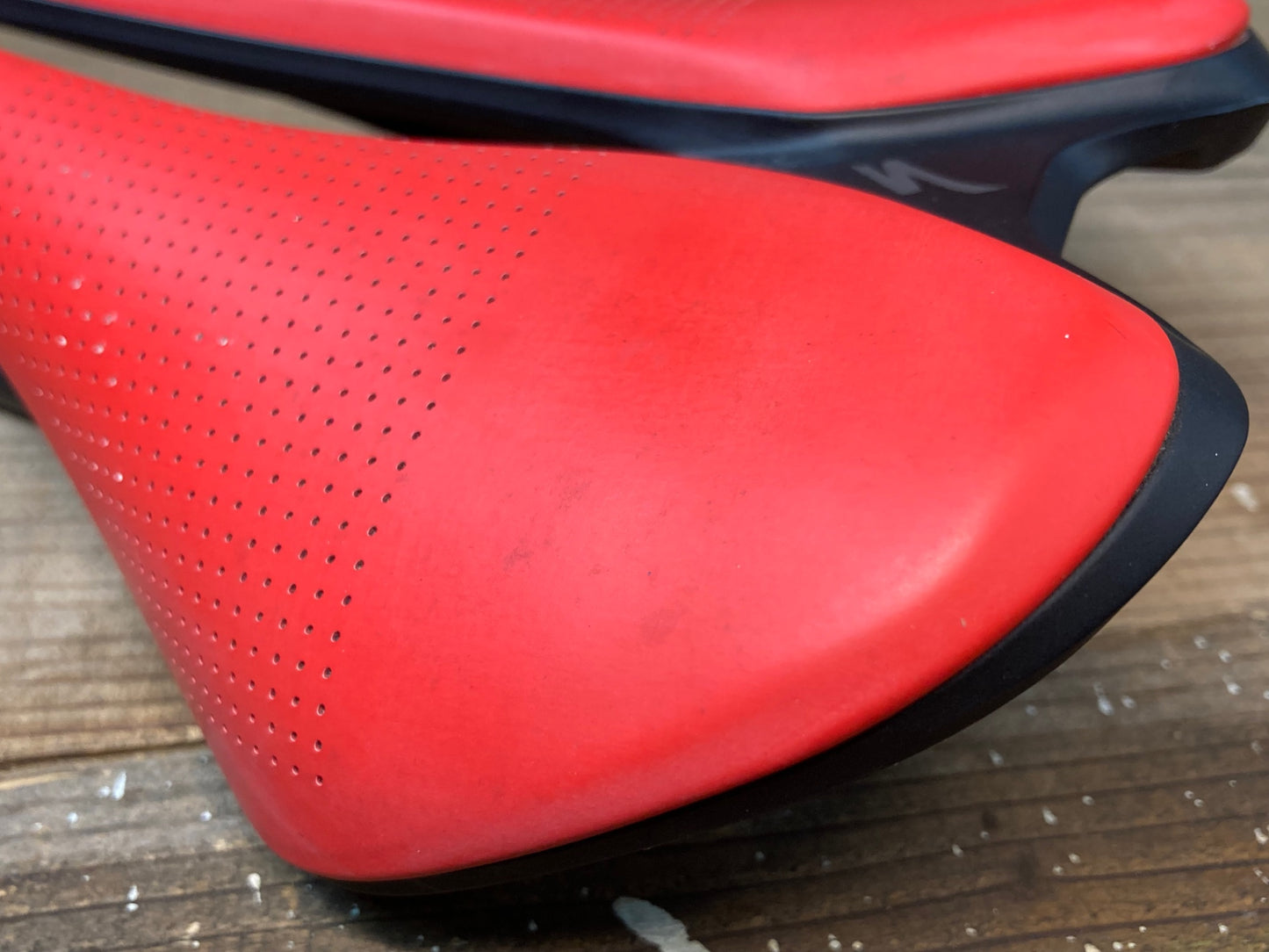 IN835 スペシャライズド SPECIALIZED ROMIN EVO カーボンレール サドル 143mm 赤