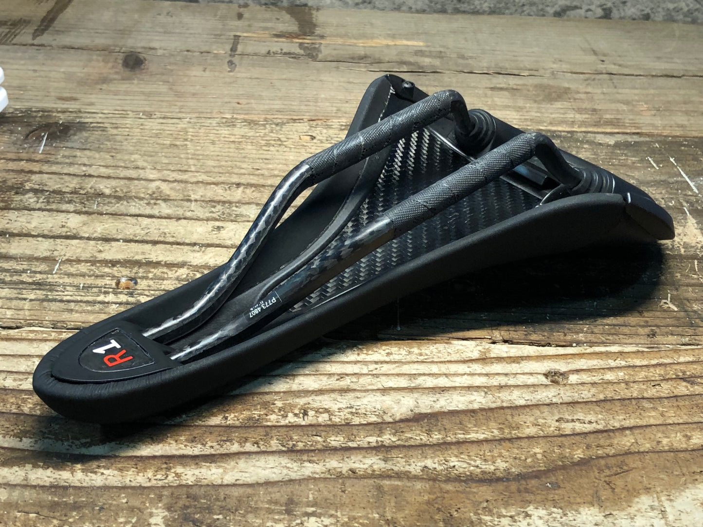 JA233 フィジーク fizik アリアンテ ALIANTE R1 サドル 黒 136mm BRAIDE カーボンレール