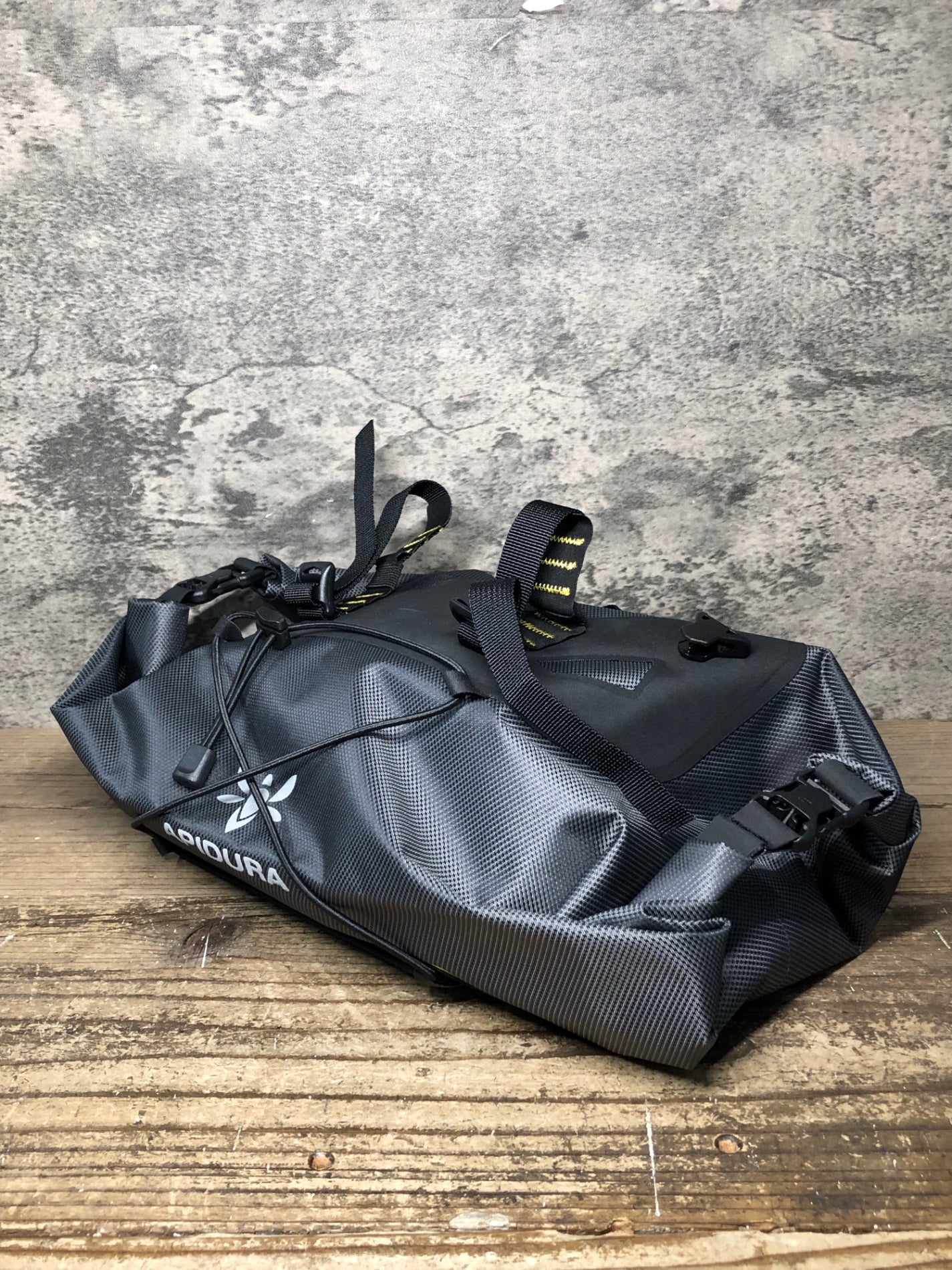JC234 アピデュラ APIDURA EXPEDITION HANDLEBAR PACK ハンドルバッグ