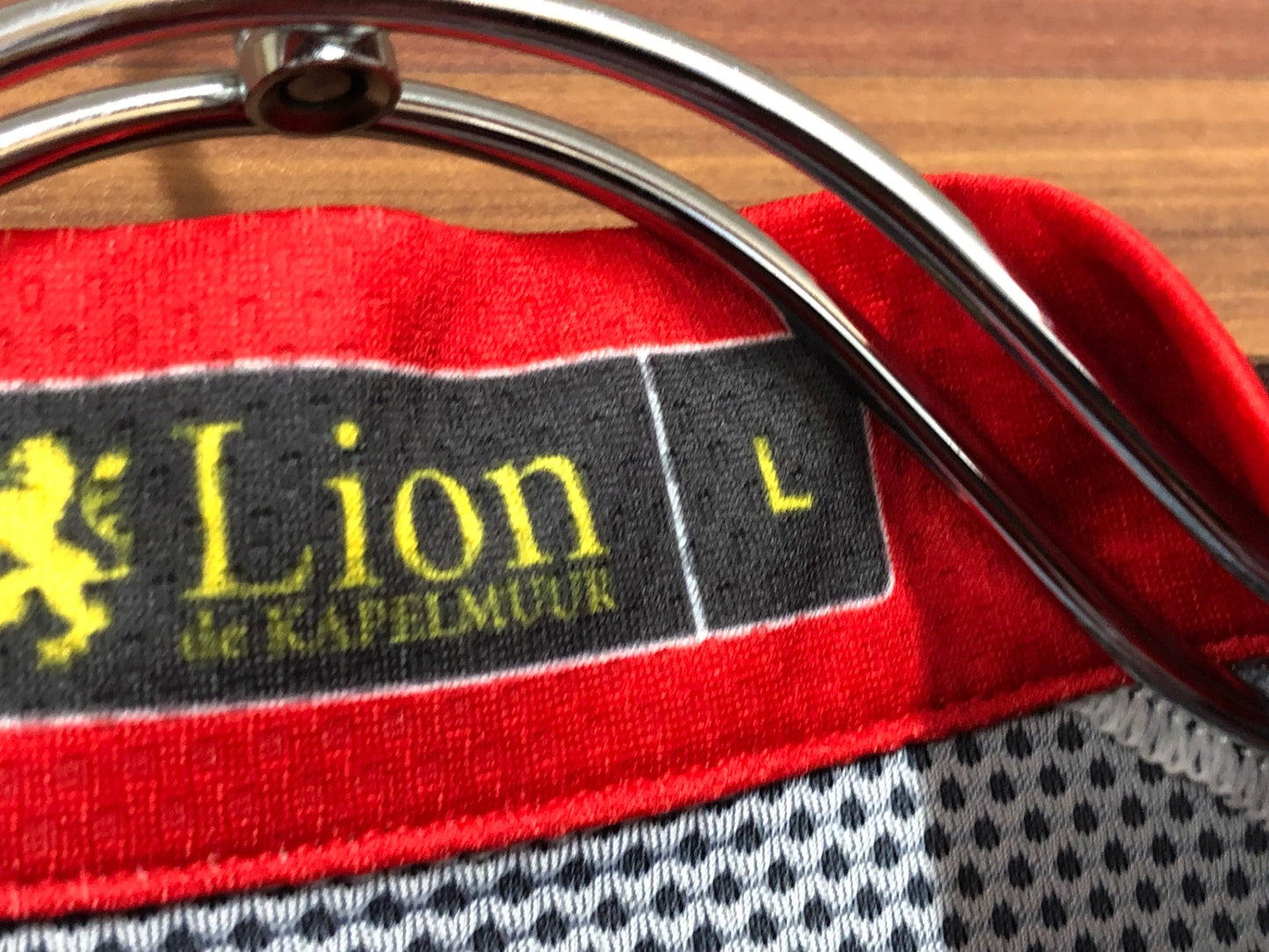 IQ843 リオンドカペルミュール Lion de KAPELMUU 半袖 サイクルジャージ 黒 赤 L