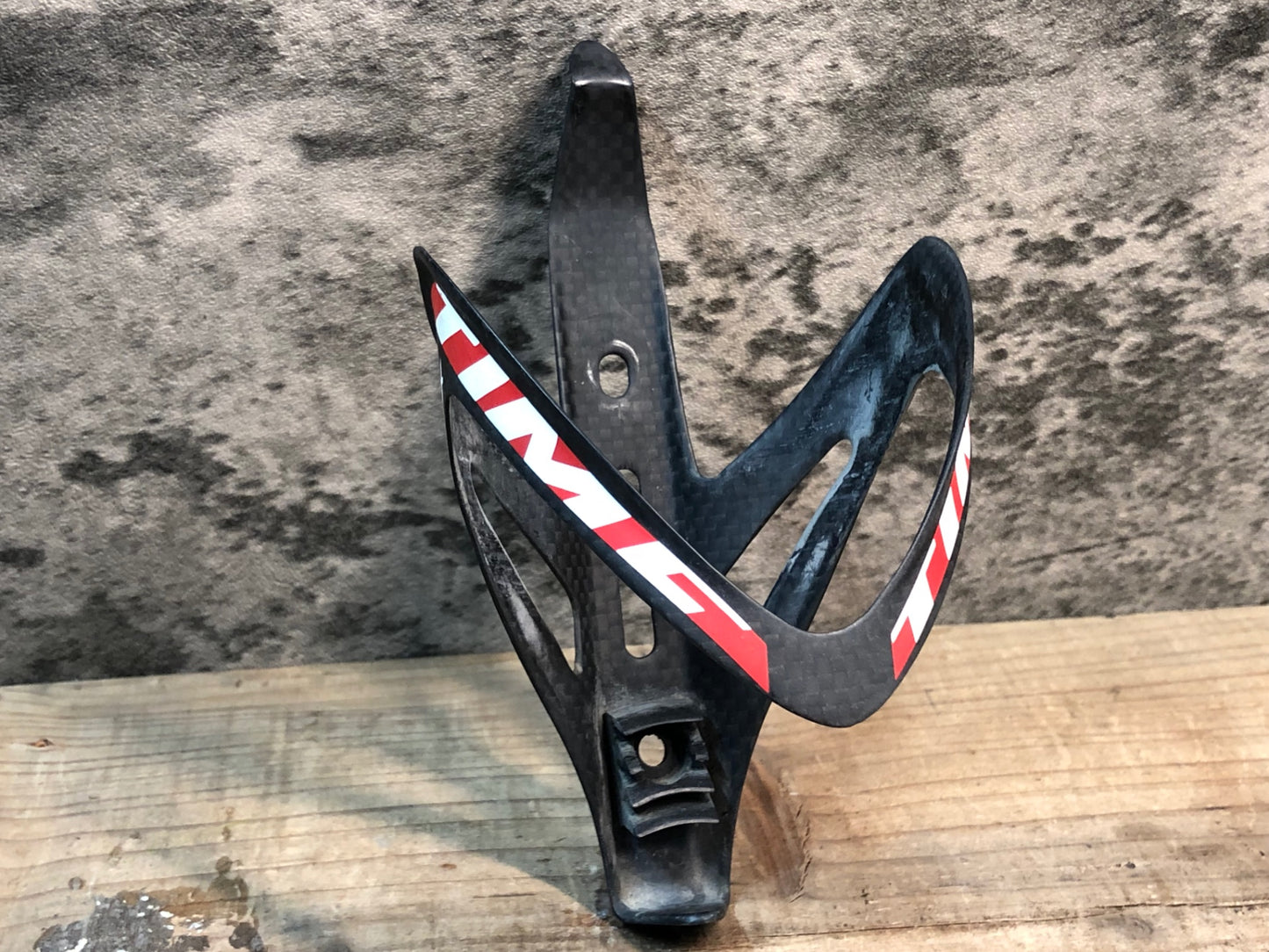 IS494 タイム TIME CARBON MATRIX カーボン ボトルケージ 赤黒 ※擦れあり